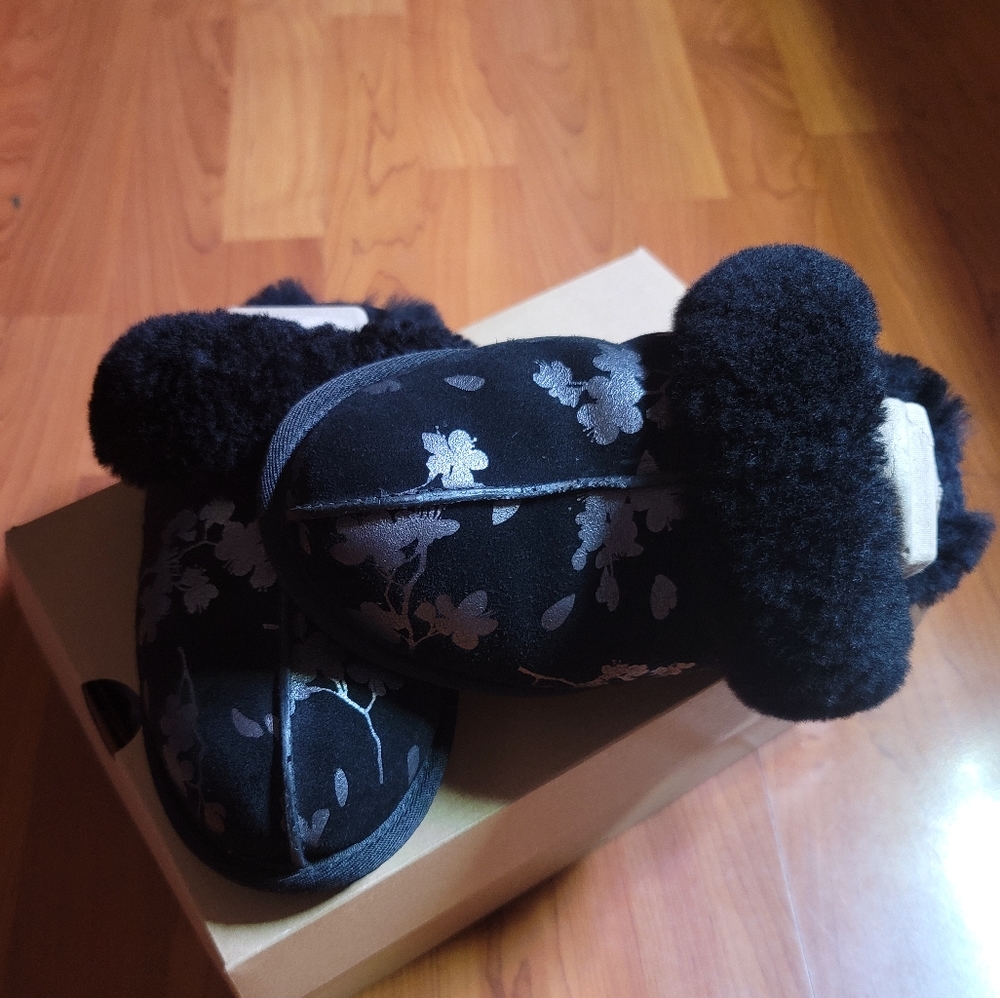 Ugg floral slipper